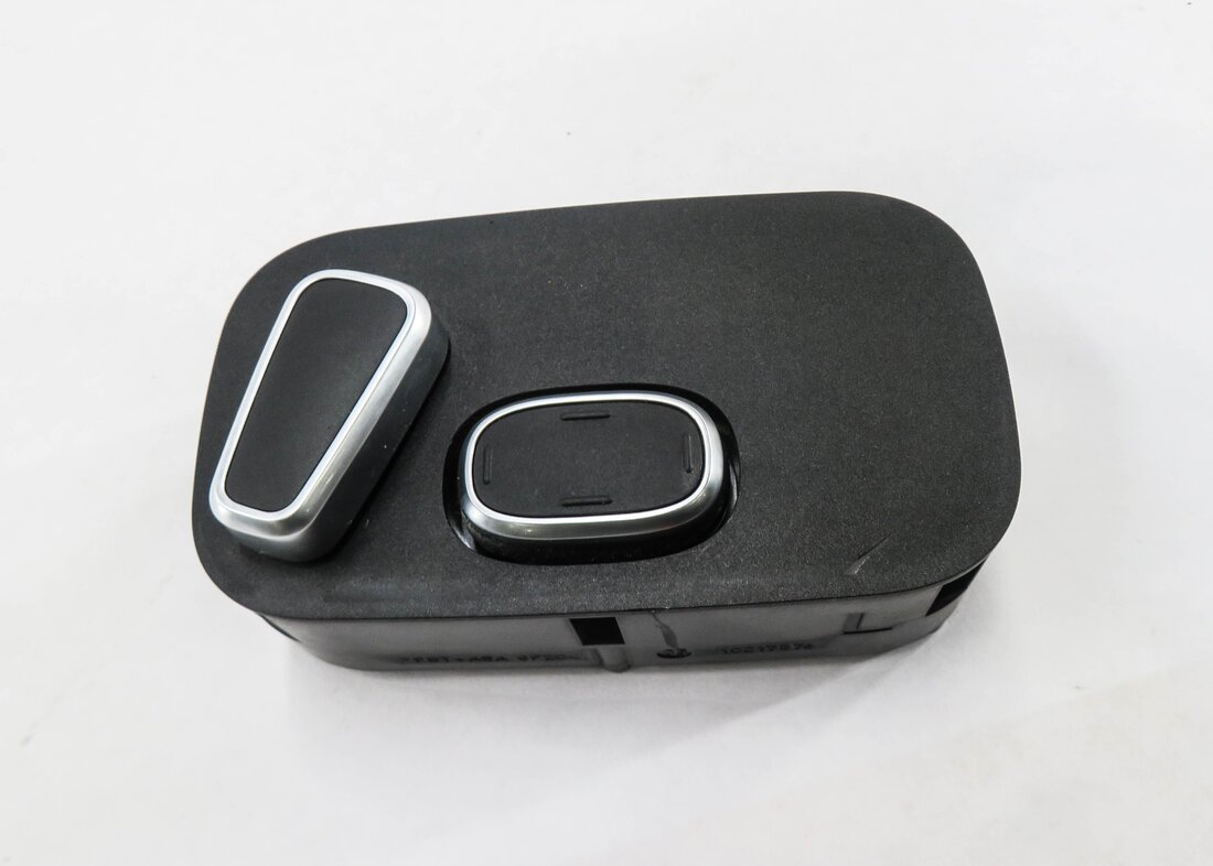 Thumbnail 3: 2013 RANGE ROVER (L405) LEFT REAR SEAT ADJUSTMENT SWITCH BUTTON