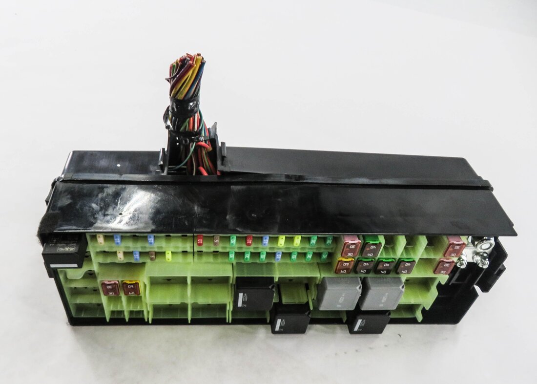 Thumbnail 3: 2013 RANGE ROVER (L405) REAR FUSE BOX POWER JUNCTION