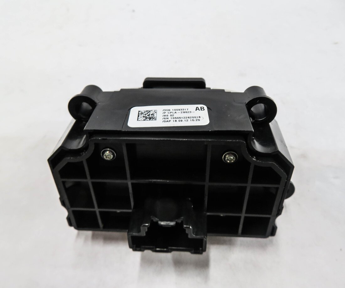 Thumbnail 3: 2013 RANGE ROVER (L405) PARKING BRAKE SWITCH BUTTON