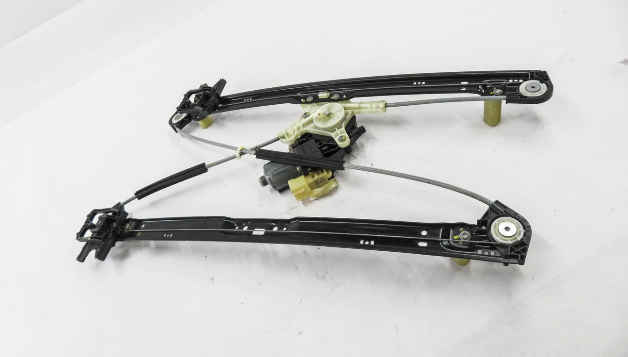 Thumbnail 3: 2013-2017 RANGE ROVER (L405) RIGHT REAR WINDOW REGULATOR w/ MOTOR