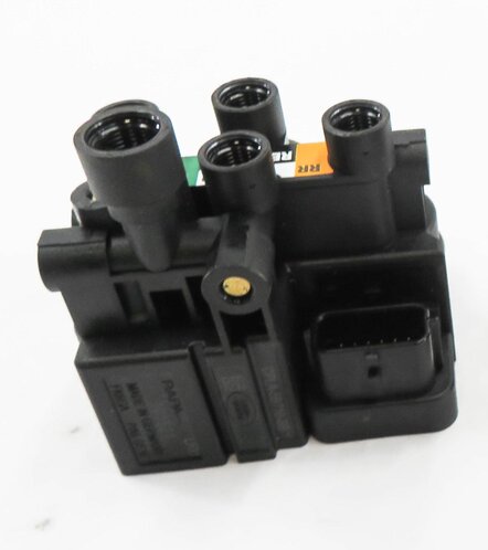 Thumbnail 3: 2013 RANGE ROVER (L405) AIR SUSPENSION VALVE BLOCK