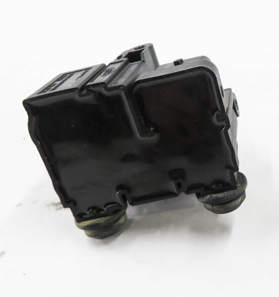 Thumbnail 4: 2013 RANGE ROVER (L405) AIR SUSPENSION VALVE BLOCK