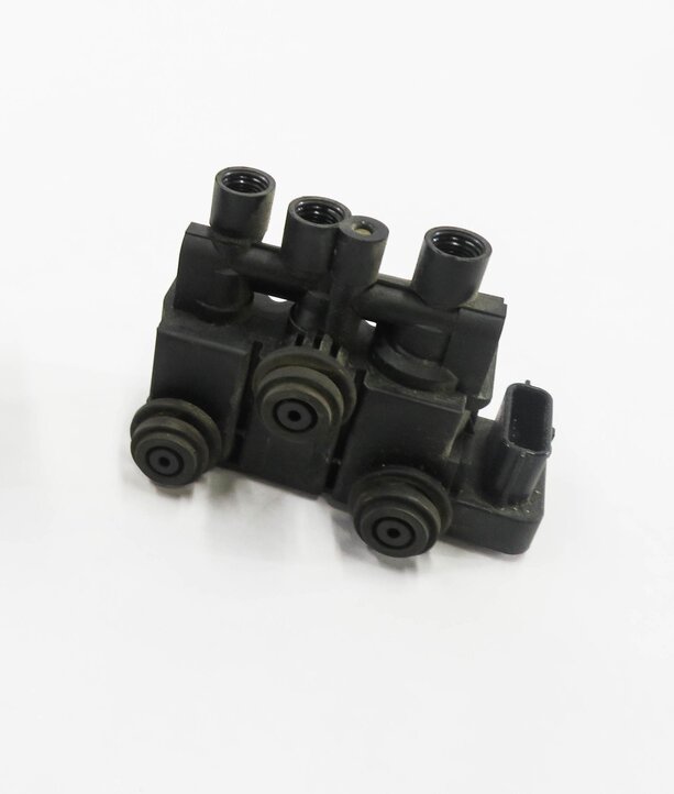 Thumbnail 2: 2013 RANGE ROVER (L405) AIR SUSPENSION VALVE BLOCK