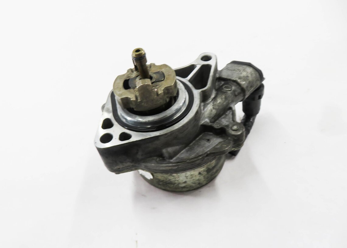Thumbnail 2: 2010-2019 RANGE ROVER SPORT LR4 JAGUAR XE XF XK - 3.0L / 5.0L BRAKE VACUUM PUMP