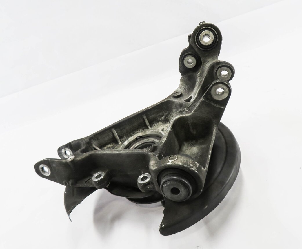2013-2016 RANGE ROVER (L405) LEFT DRIVER REAR SPINDLE KNUCKLE WHEEL HUB
