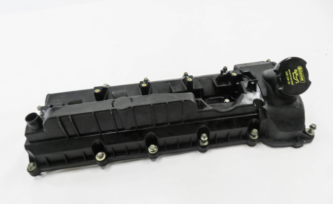 Thumbnail 3: 10-18 RANGE ROVER SPORT (L320 L322 L494 L405) 5.0L V8 - LEFT ENGINE VALVE COVER