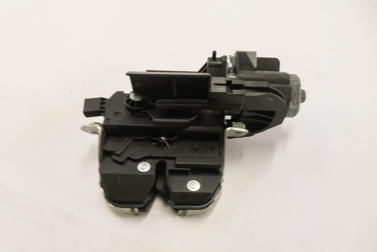 Thumbnail 2: 2011 PORSCHE CAYENNE (958) REAR TRUNK LOCK LATCH ACTUATOR