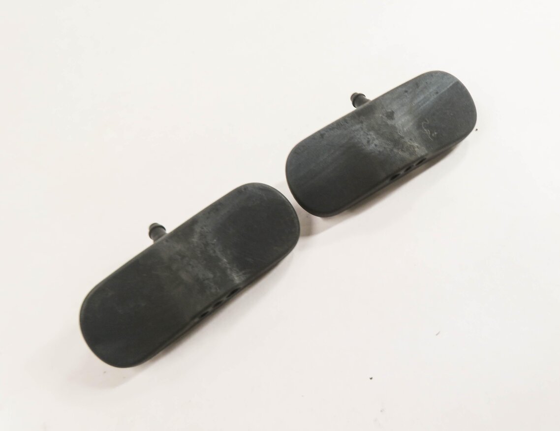 2011 PORSCHE CAYENNE (958) FRONT WINDSHIELD WIPER SQUIRTER NOZZLE SET-2