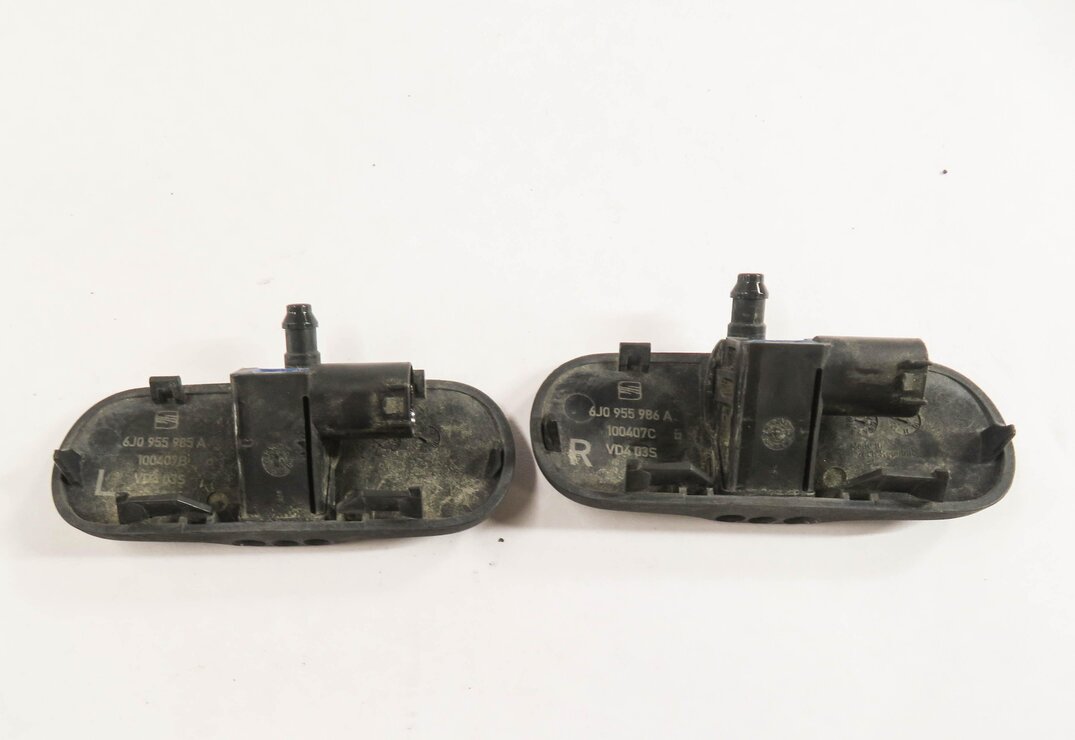 Thumbnail 3: 2011 PORSCHE CAYENNE (958) FRONT WINDSHIELD WIPER SQUIRTER NOZZLE SET-2