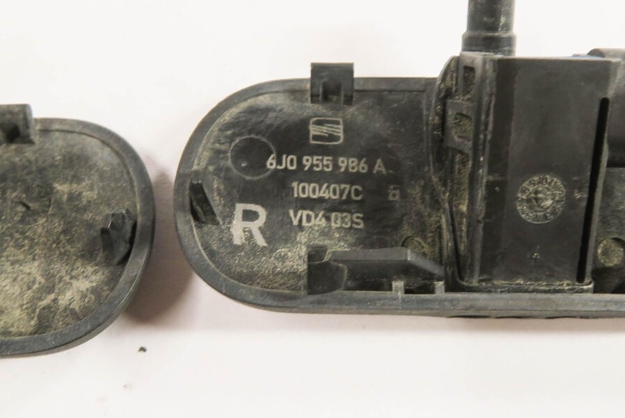 Thumbnail 4: 2011 PORSCHE CAYENNE (958) FRONT WINDSHIELD WIPER SQUIRTER NOZZLE SET-2