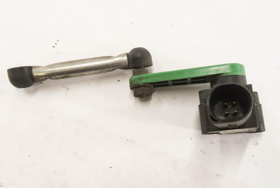 Thumbnail 3: 2011 PORSCHE CAYENNE (958) RIGHT PASSENGER REAR SUSPENSION HEIGHT LEVEL SENSOR