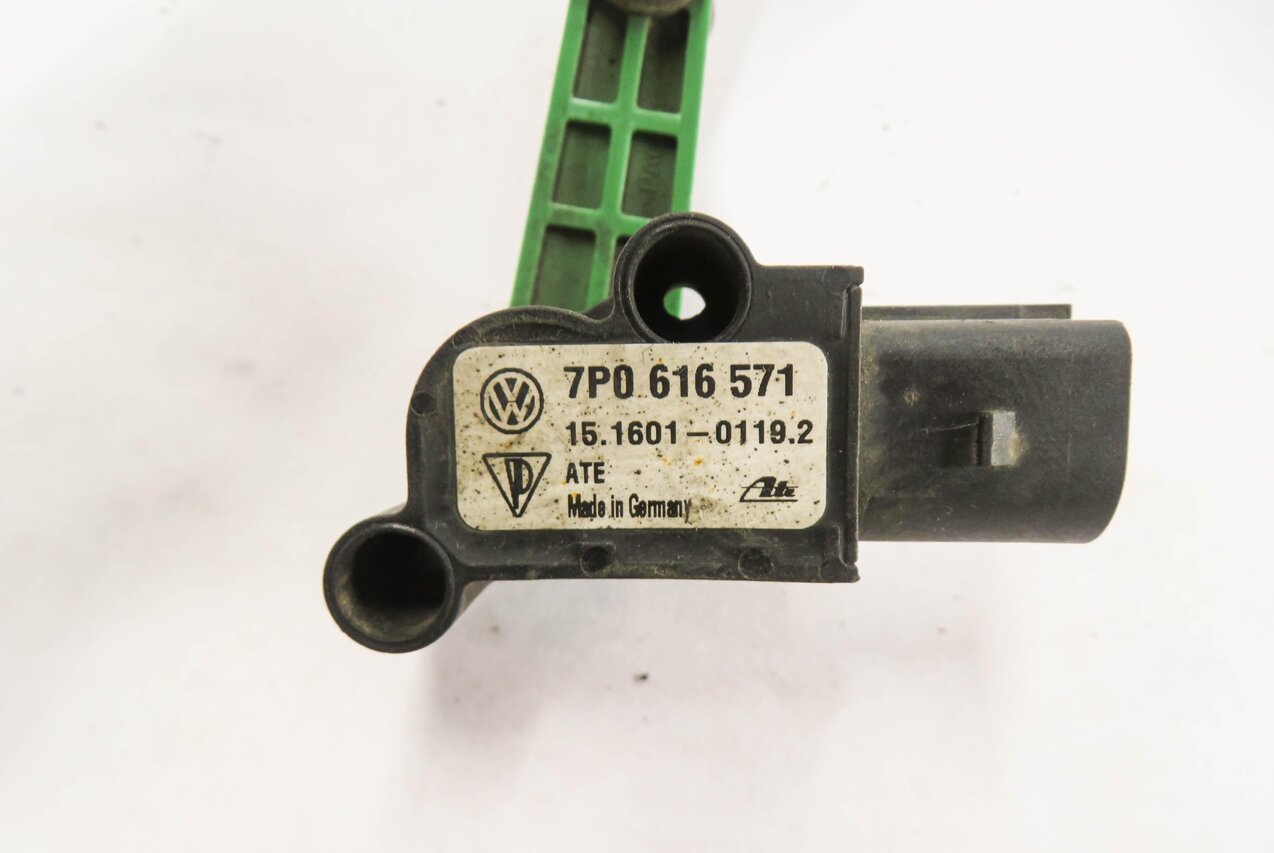 Thumbnail 4: 2011 PORSCHE CAYENNE (958) RIGHT PASSENGER REAR SUSPENSION HEIGHT LEVEL SENSOR