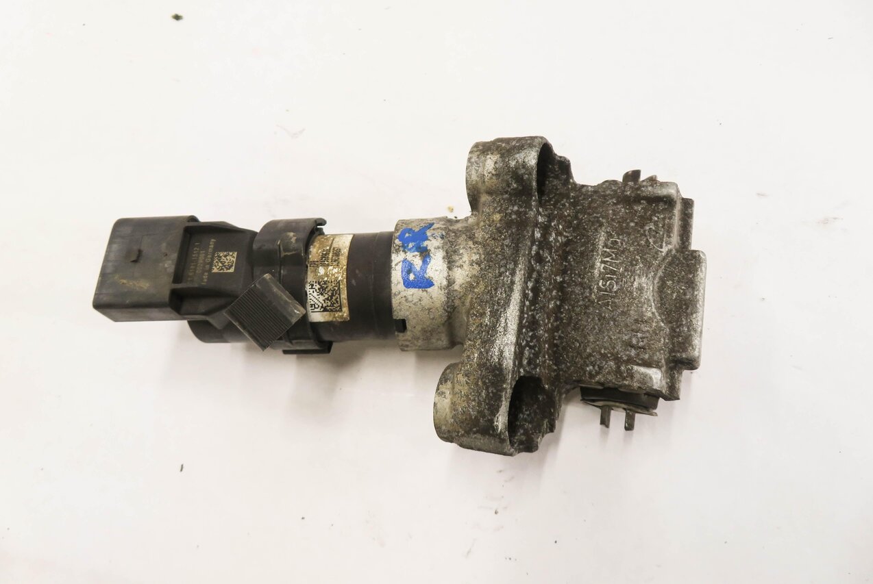 Thumbnail 3: 2011 PORSCHE CAYENNE (958) RIGHT PASSENGER REAR PARKING BRAKE ACTUATOR MOTOR