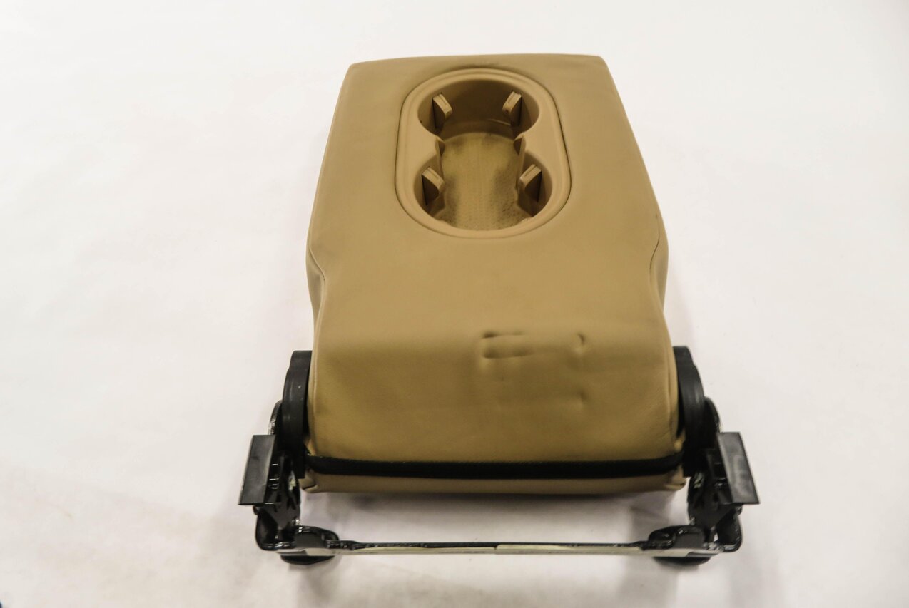 Thumbnail 3: 2011 PORSCHE CAYENNE (958) REAR SEAT CENTER CONSOLE ARMREST CUP HOLDER (BEIGE)