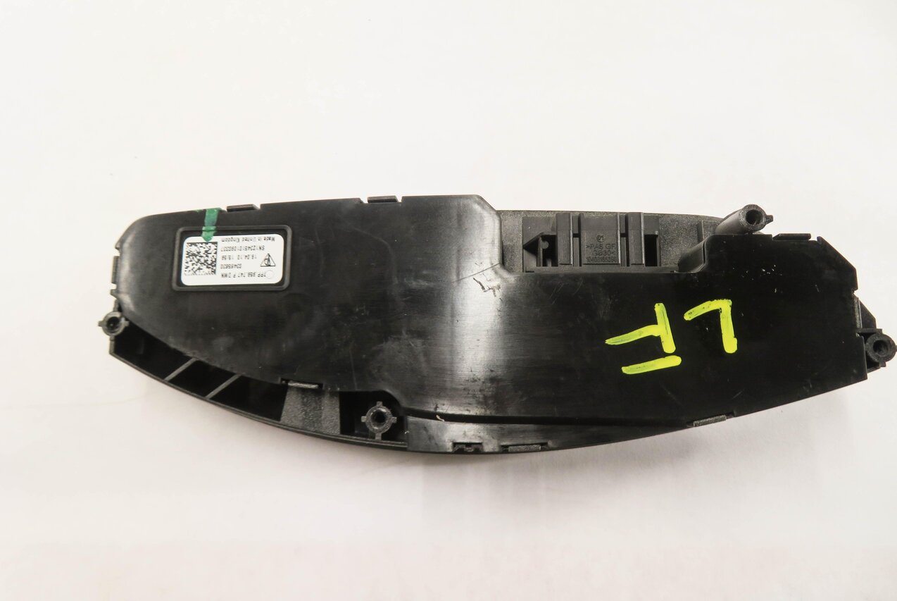 Thumbnail 4: 2011 PORSCHE CAYENNE (958) LEFT FRONT DRIVER SEAT ADJUSTMENT SWITCH BUTTON
