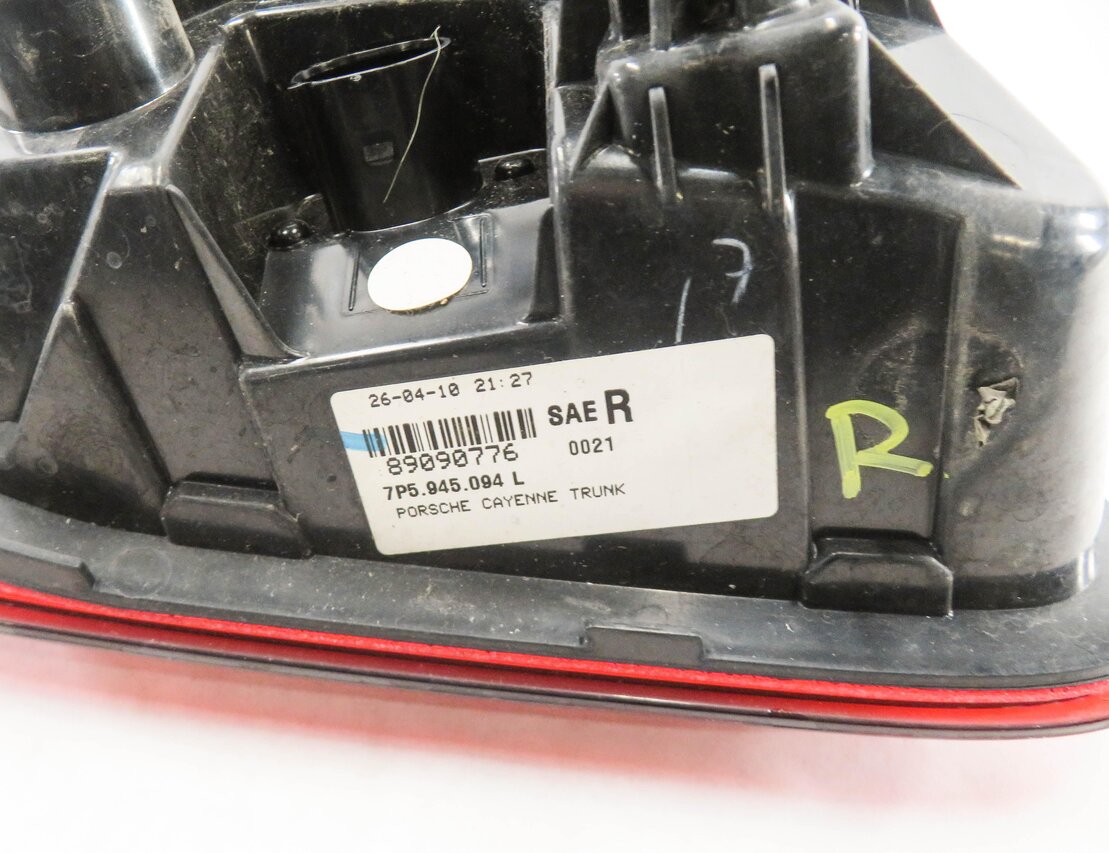 Thumbnail 6: 2011-2014 PORSCHE CAYENNE (958) RIGHT PASSENGER INNER TRUNK TAILLIGHT LIGHT LAMP