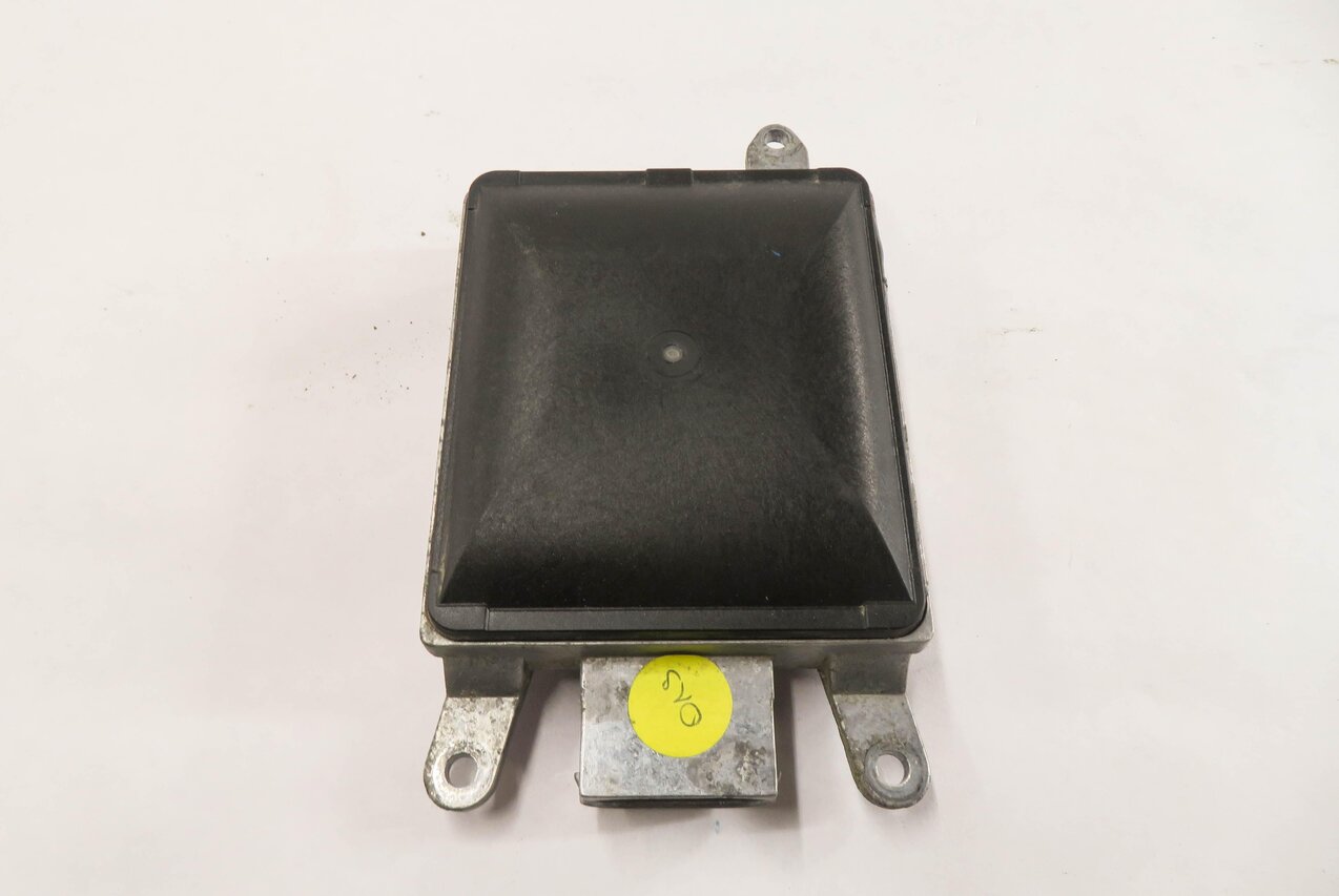 Thumbnail 2: 2011-2016 PORSCHE CAYENNE (958) LEFT DRIVER REAR BLIND SPOT RADAR MODULE