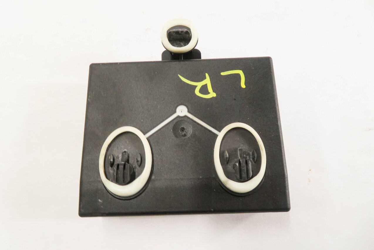 Thumbnail 3: 2011 PORSCHE CAYENNE (958) LEFT REAR DOOR CONTROL MODULE