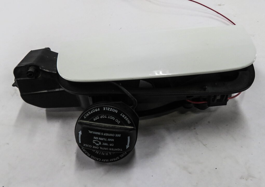 Thumbnail 2: 2016-2018 AUDI A3 (8V) FUEL TANK DOOR w/ HOUSING (IBIS WHITE)