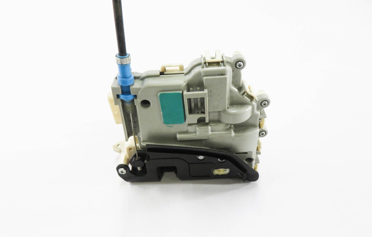Thumbnail 3: 15-18 AUDI A3 S3 A4 Q5 TT (8V B9 MK3 FY) RIGHT FRONT PASSENGER DOOR LOCK LATCH