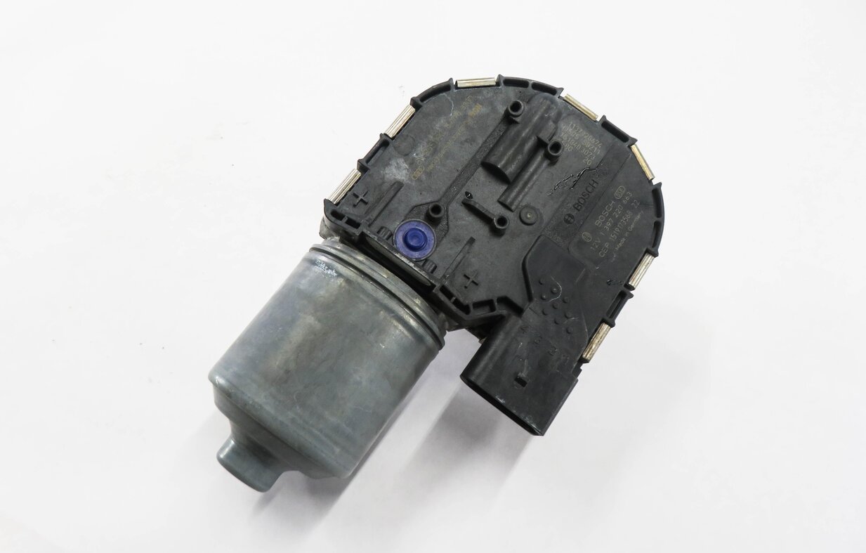 Thumbnail 1: 2015-2018 AUDI A3 S3 RS3 (8V) SEDAN / CONVERTIBLE - FRONT WINDSHIELD WIPER MOTOR