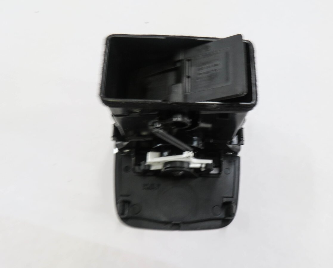 Thumbnail 3: 2016 AUDI A3 (8V) REAR CENTER CONSOLE HEATER A/C AIR VENT (BLACK)