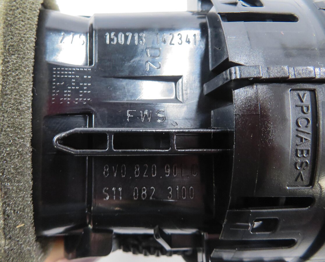 Thumbnail 6: 2016 AUDI A3 (8V) FRONT DASH HEATER A/C AIR VENT