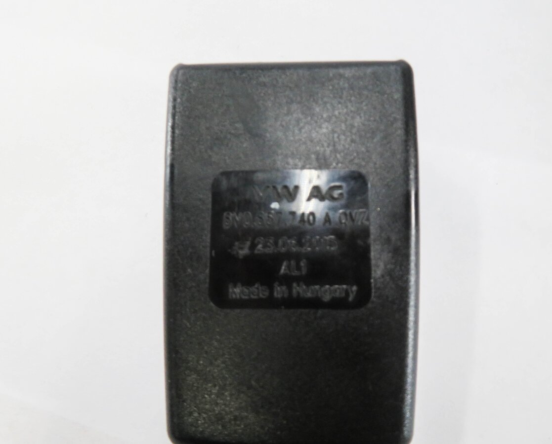 Thumbnail 4: 2016 AUDI A3 (8V) REAR SEAT SEATBELT BUCKLE RECEIVER SET