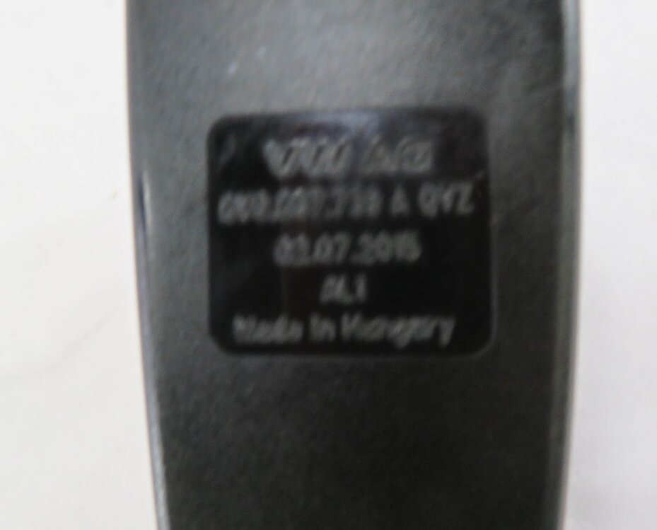 Thumbnail 5: 2016 AUDI A3 (8V) REAR SEAT SEATBELT BUCKLE RECEIVER SET