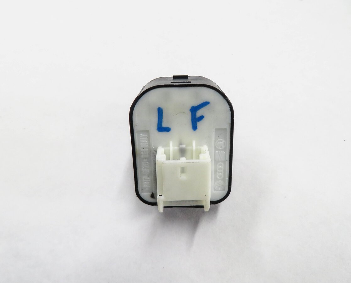 Thumbnail 5: 2016 AUDI A3 (8V) DOOR MIRROR ADJUSTMENT KNOB