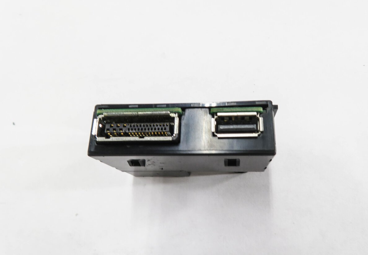 Thumbnail 2: 2016 AUDI A3 (8V) USB AUDI MUSIC INTERFACE HUB MEDIA PORT