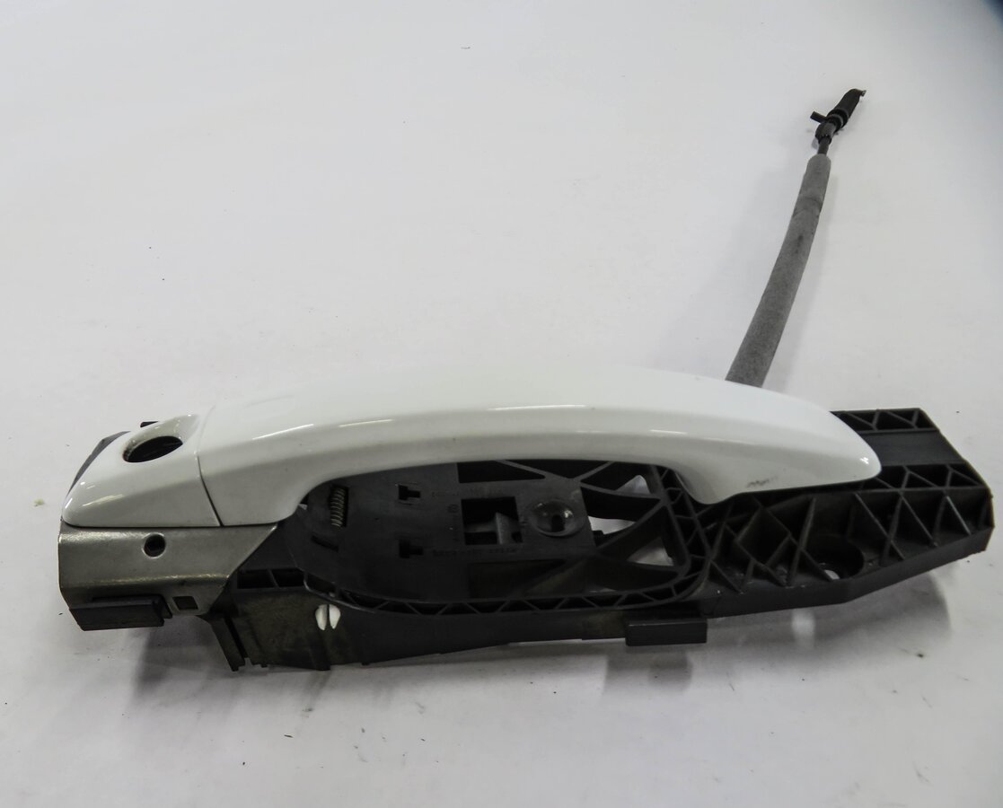Thumbnail 2: 2015-2018 AUDI TT (MK3) LEFT FRONT DRIVER EXTERIOR DOOR HANDLE (IBIS WHITE)