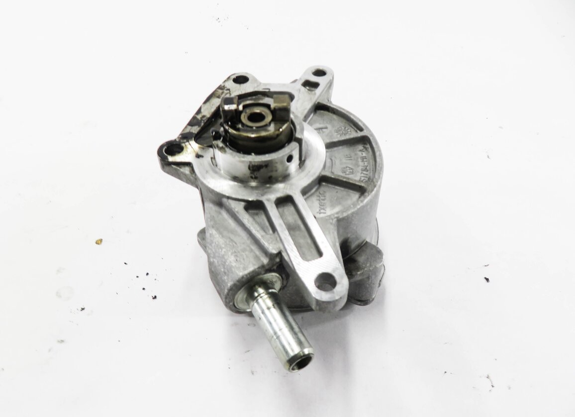 2012-2017 MERCEDES GL350 GLE350D GLS350D ML350 (W166 X166) DIESEL - VACUUM PUMP