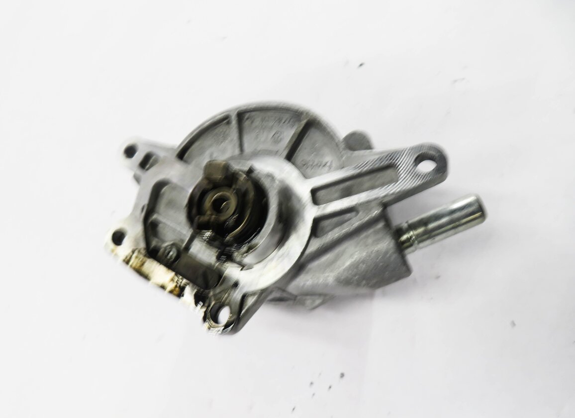 Thumbnail 2: 2012-2017 MERCEDES GL350 GLE350D GLS350D ML350 (W166 X166) DIESEL - VACUUM PUMP