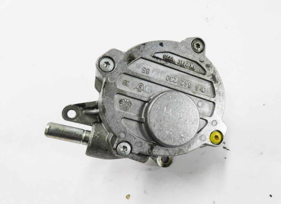 Thumbnail 3: 2012-2017 MERCEDES GL350 GLE350D GLS350D ML350 (W166 X166) DIESEL - VACUUM PUMP