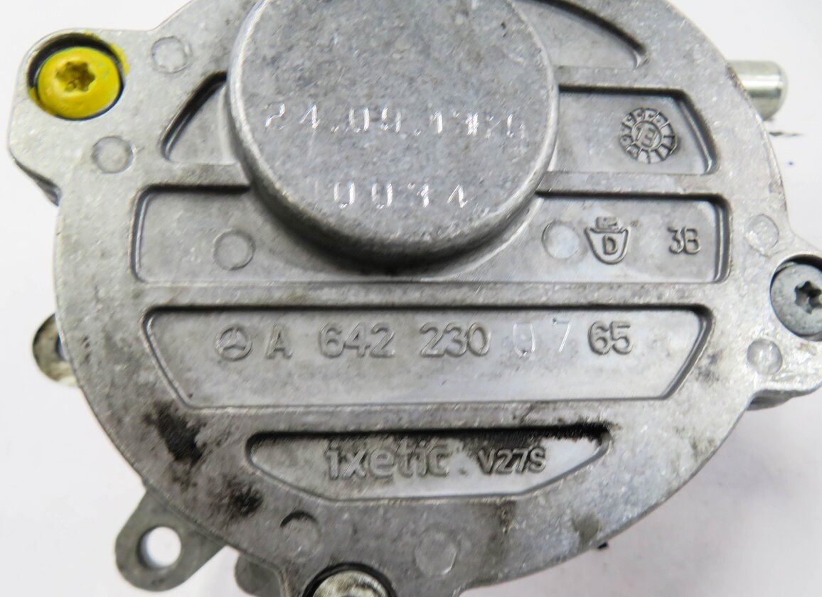 Thumbnail 4: 2012-2017 MERCEDES GL350 GLE350D GLS350D ML350 (W166 X166) DIESEL - VACUUM PUMP