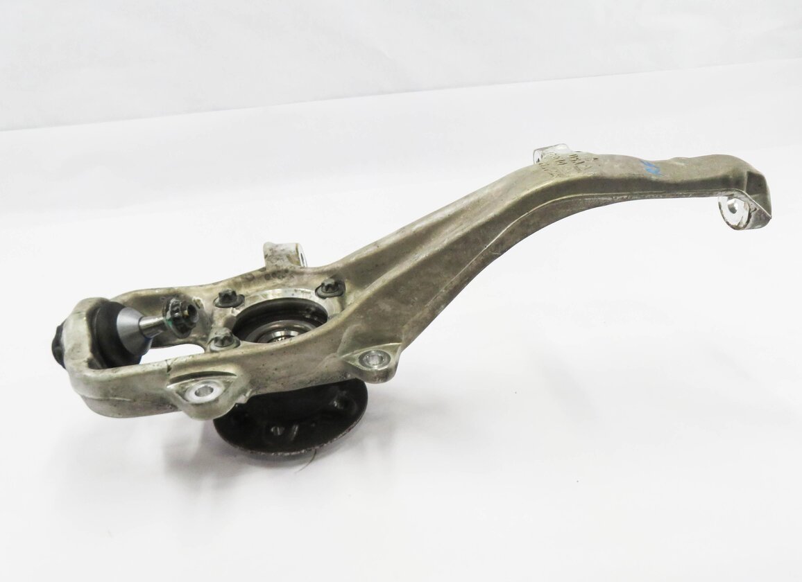 12-19 MERCEDES GL350 GL550 ML350 ML550 (W166 X166) RIGHT FRONT SPINDLE KNUCKLE