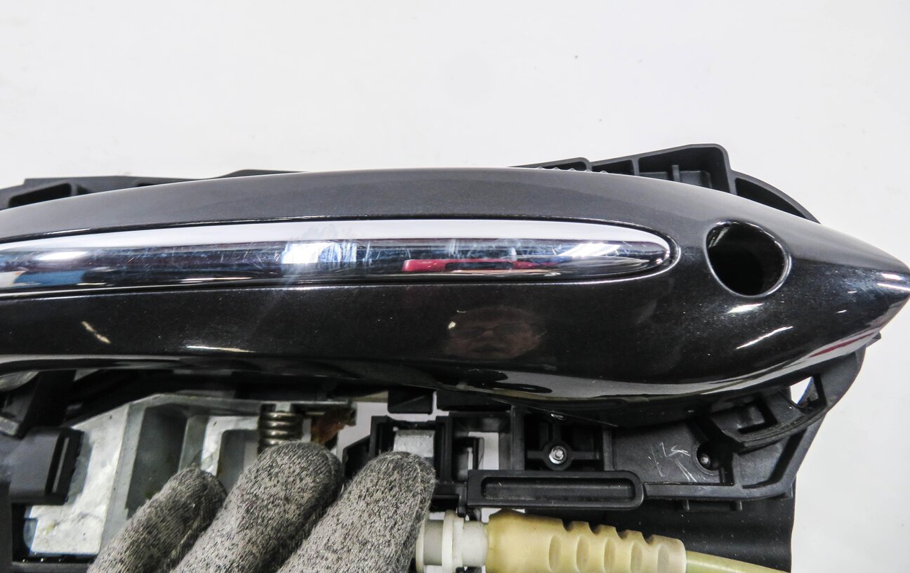Thumbnail 5: 11-16 BMW 528i 535i 550i M5 (F10) LEFT FRONT DRIVER COMFORT DOOR HANDLE (GRAY)