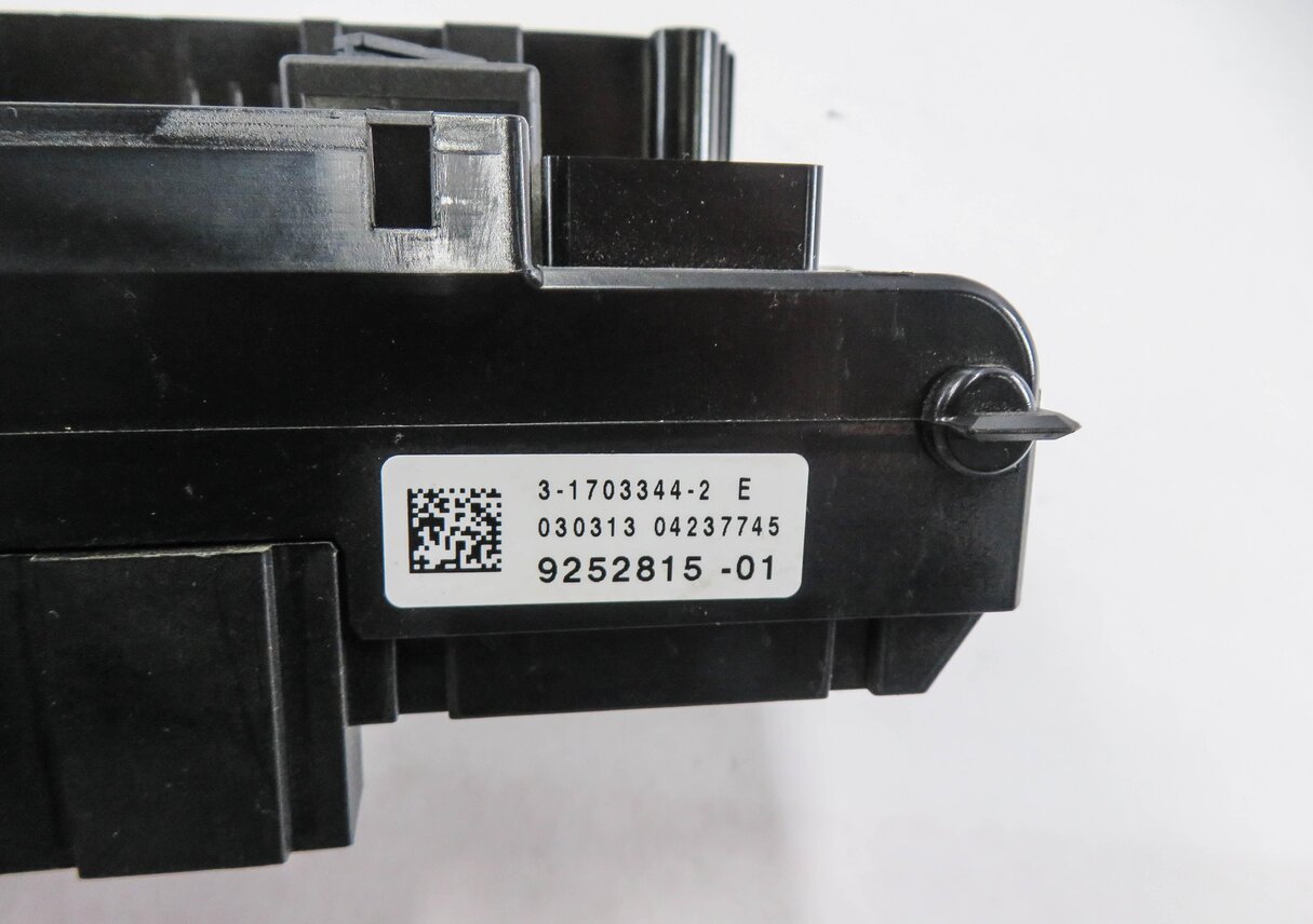 Thumbnail 5: 2013 BMW 535i (F10) FRONT POWER DISTRIBUTION FUSE BOX