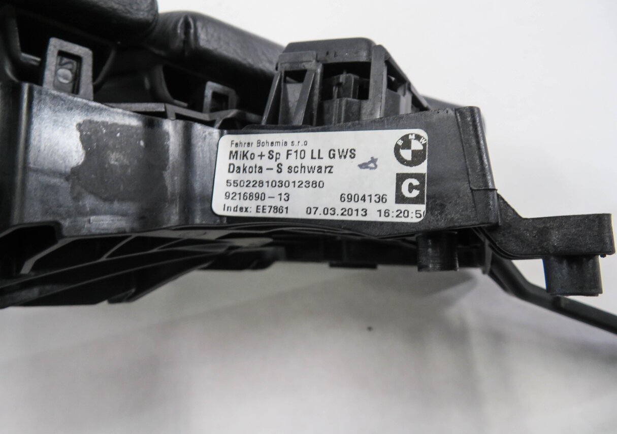 Thumbnail 6: 2012-2016 BMW 528i 535i 550i (F10) FRONT CENTER CONSOLE ARMREST LID (BLACK LCSW)