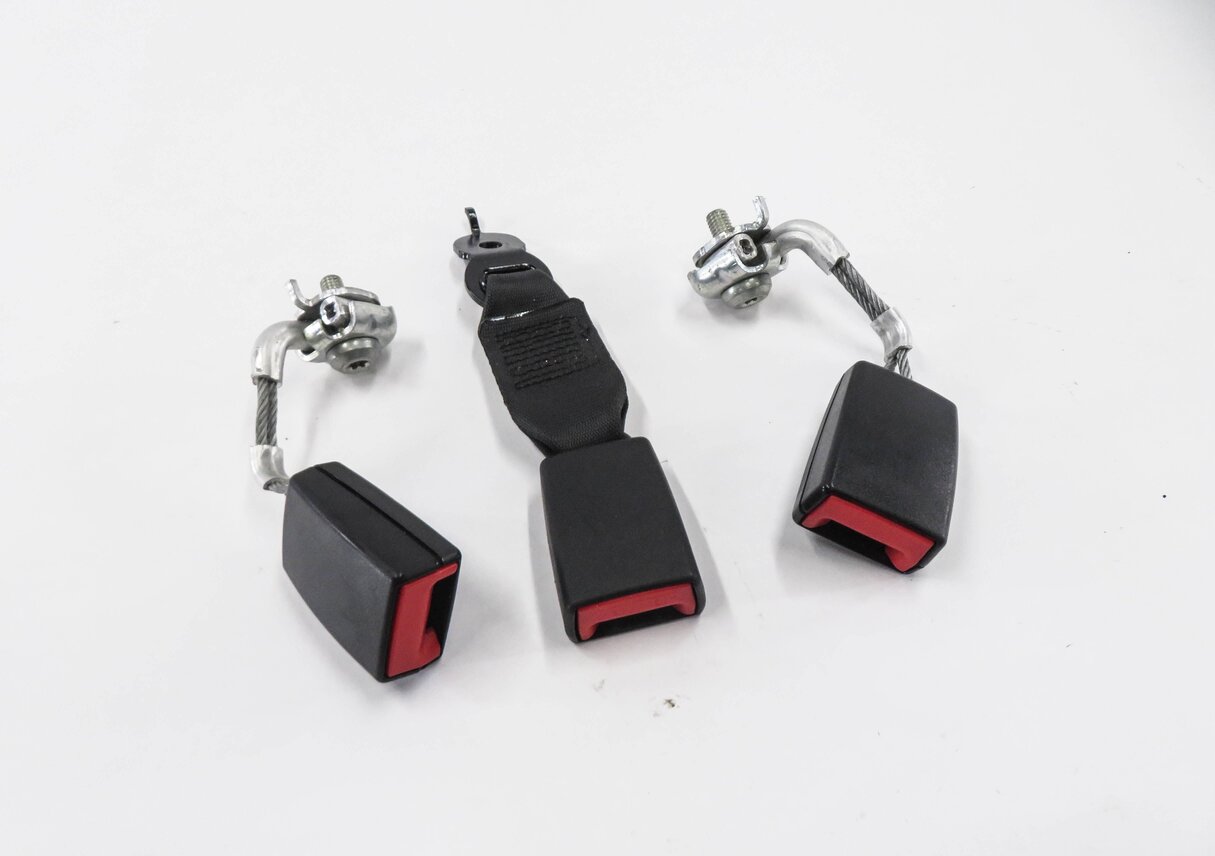 2013 BMW 535i (F10) REAR SEAT SEATBELT BUCKLE RECEIVER SET-3 (BLACK)