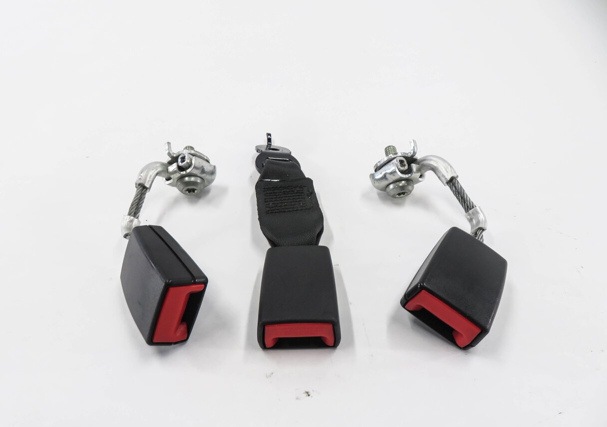 Thumbnail 2: 2013 BMW 535i (F10) REAR SEAT SEATBELT BUCKLE RECEIVER SET-3 (BLACK)