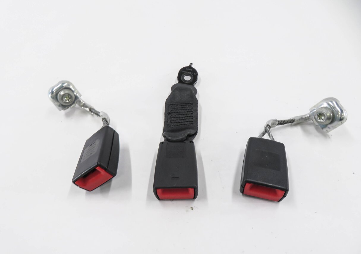 Thumbnail 3: 2013 BMW 535i (F10) REAR SEAT SEATBELT BUCKLE RECEIVER SET-3 (BLACK)