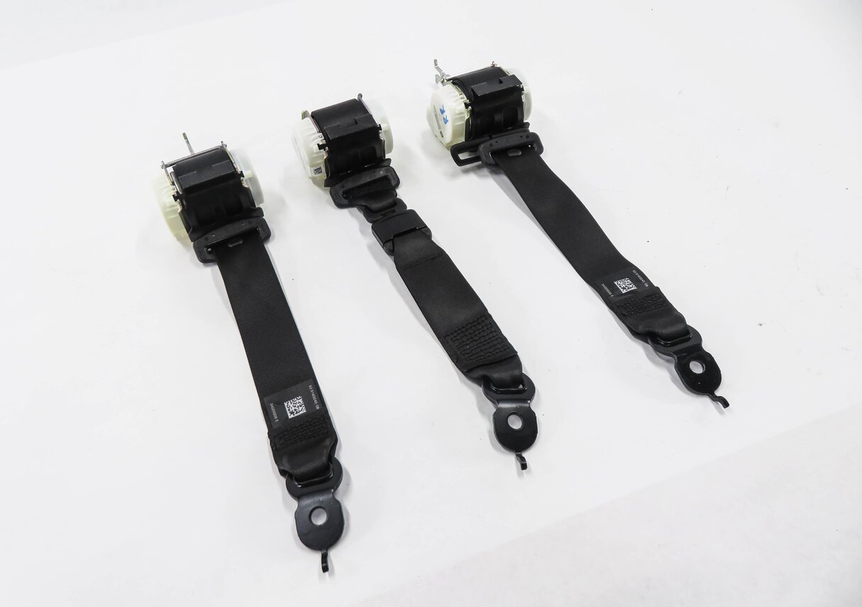 Thumbnail 3: 2013 BMW 535i (F10) REAR SEAT SEATBELT RETRACTOR SET-3 (BLACK)