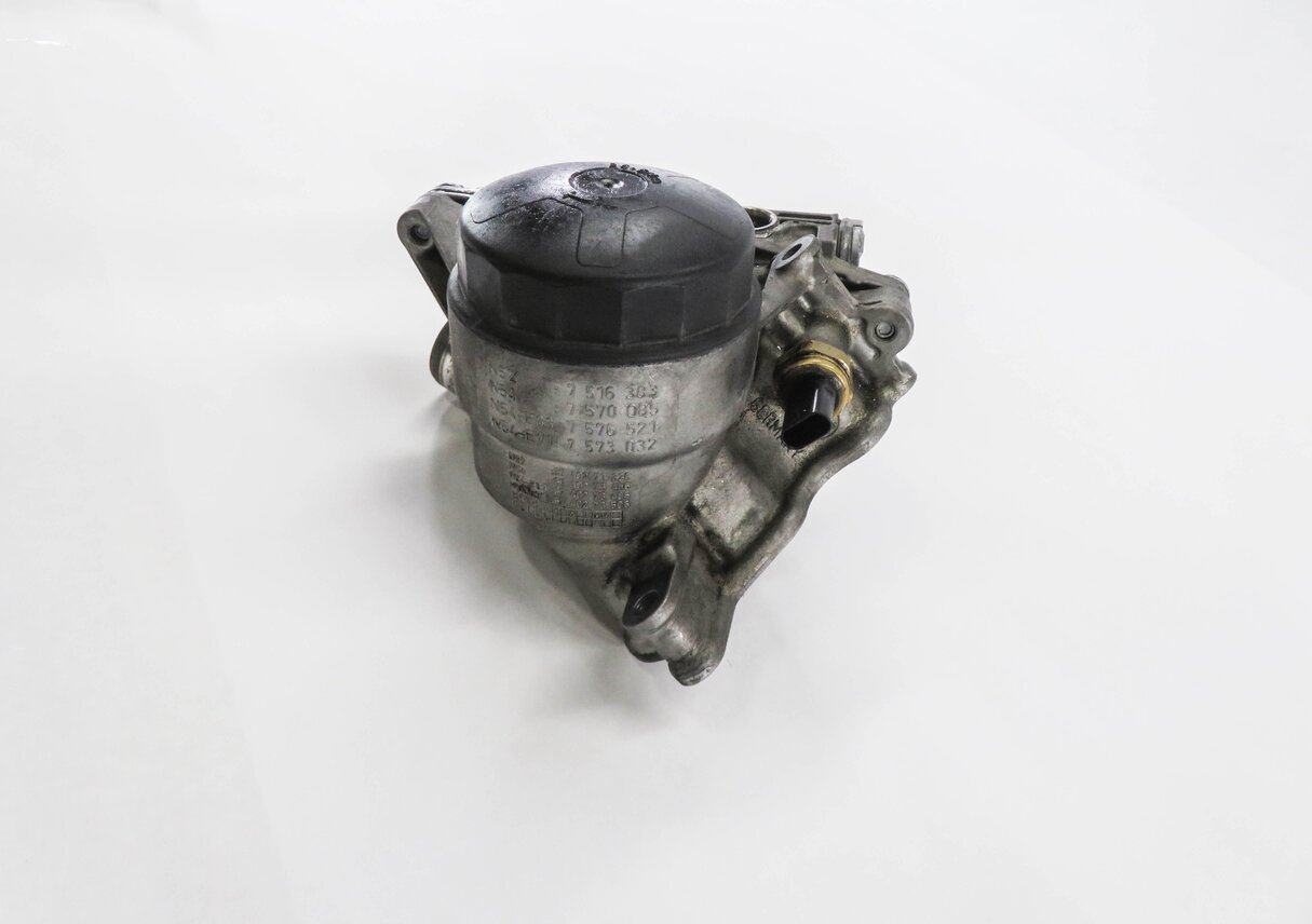 Thumbnail 3: 2013 BMW 535i (F10) 3.0L N55 TURBO ENGINE - OIL FILTER HOUSING