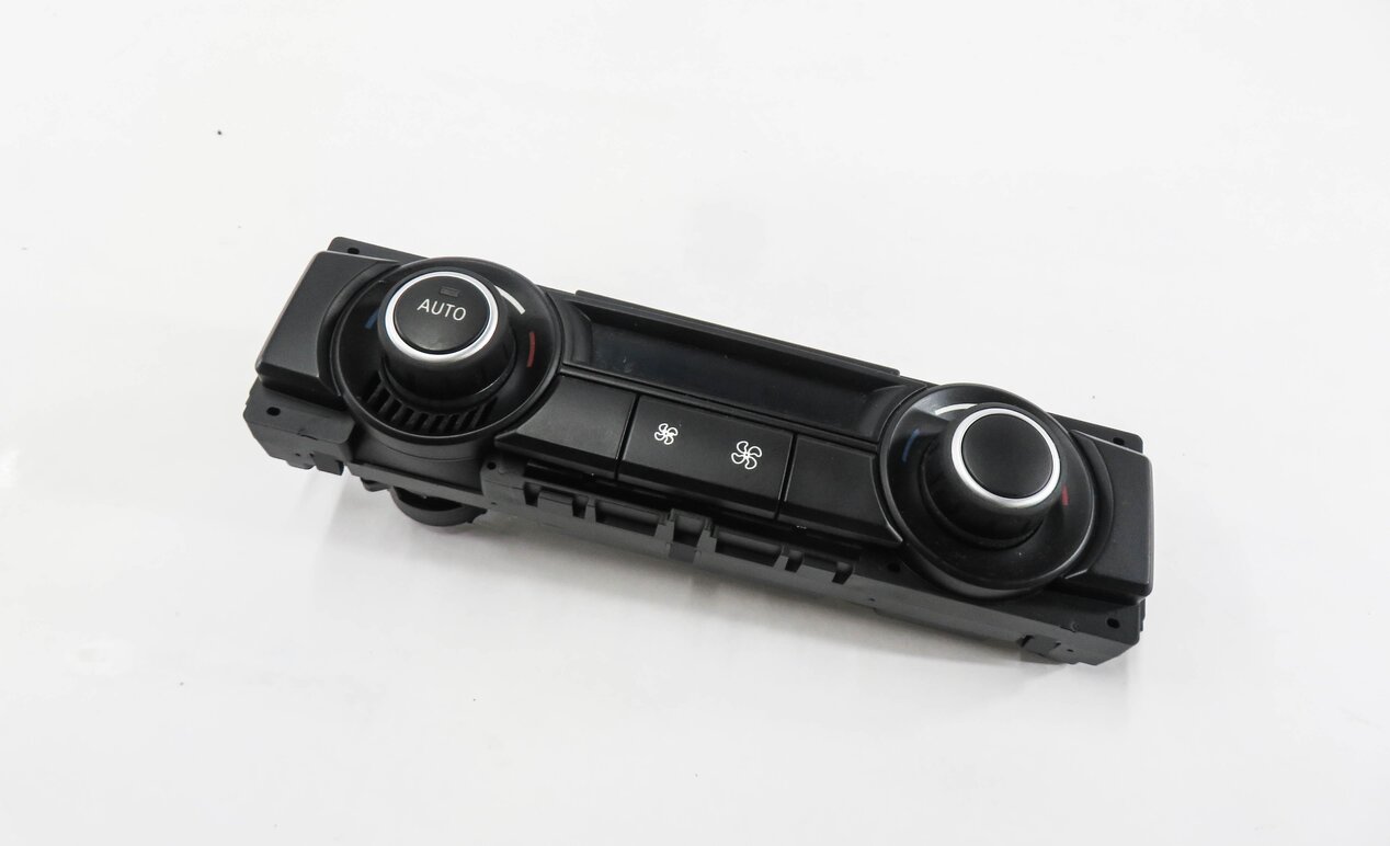 2007-2013 BMW X5 (E70) REAR HEATER A/C CLIMATE TEMPERATURE CONTROL PANEL