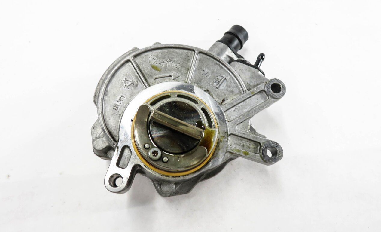 Thumbnail 3: 2010-2017 BMW 550i 650i 750i M5 M6 X5 X6 - 4.4L V8 TWIN TURBO BRAKE VACUUM PUMP