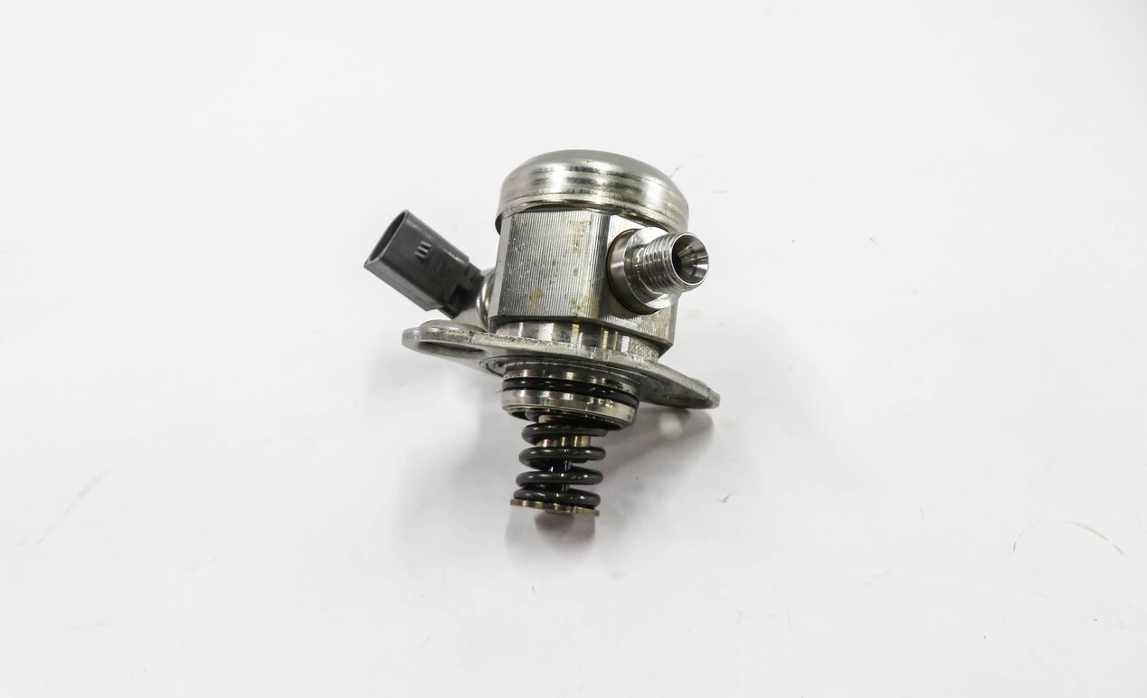 Thumbnail 3: 08-14 BMW 550i 650i 750i X5 X6 (F01 F10 E70 E71 E72) 4.4L - MECHANICAL FUEL PUMP