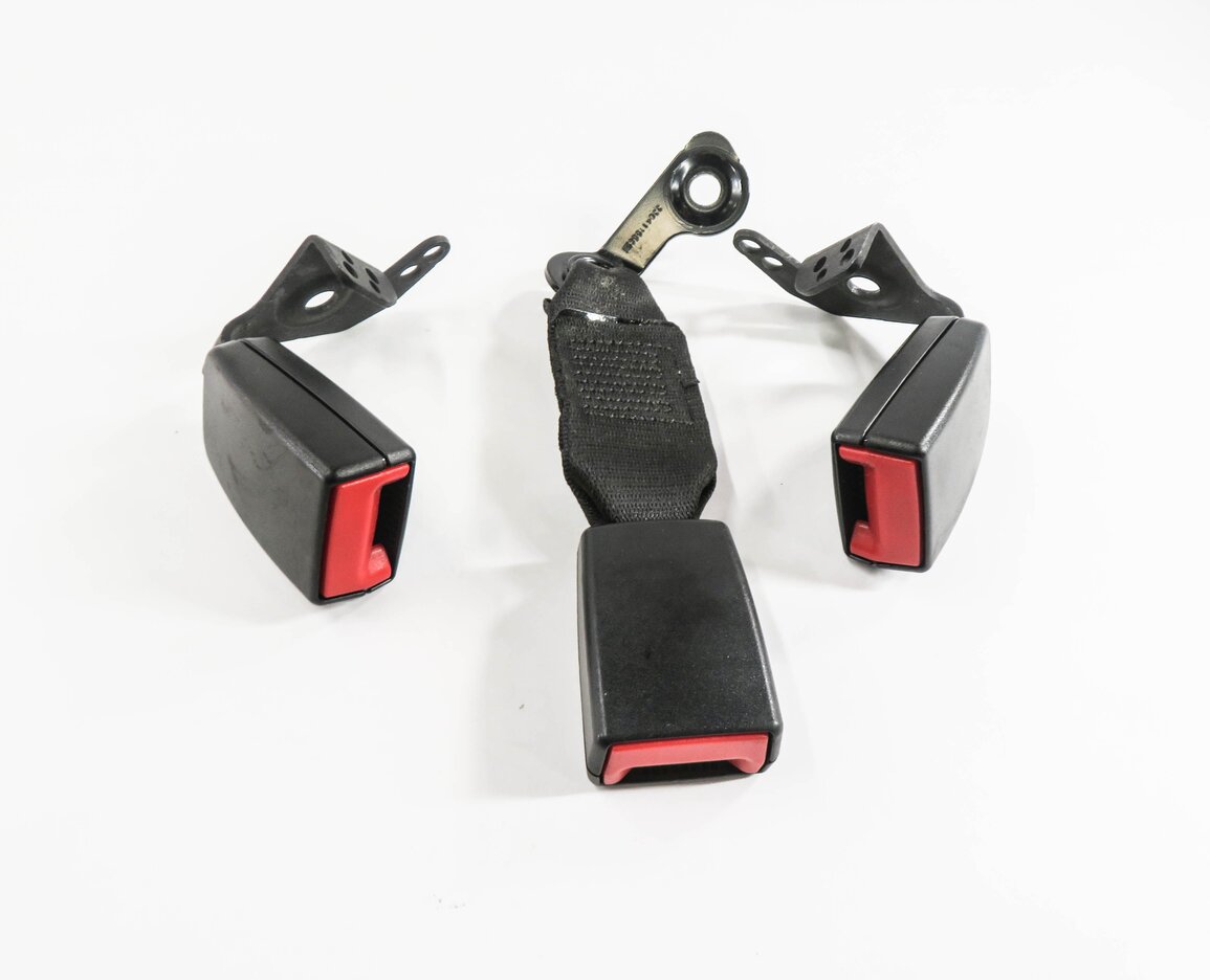 2014 MERCEDES C250 (W204) REAR - SEATBELT BUCKLE RECEIVER SET (BLACK)