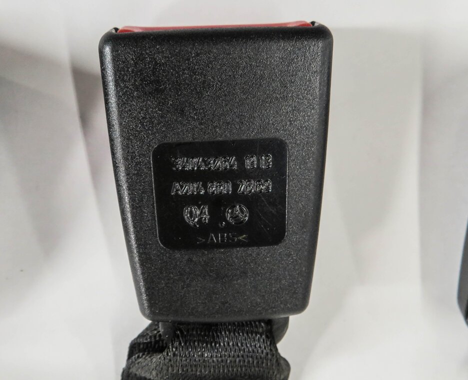 Thumbnail 4: 2014 MERCEDES C250 (W204) REAR - SEATBELT BUCKLE RECEIVER SET (BLACK)